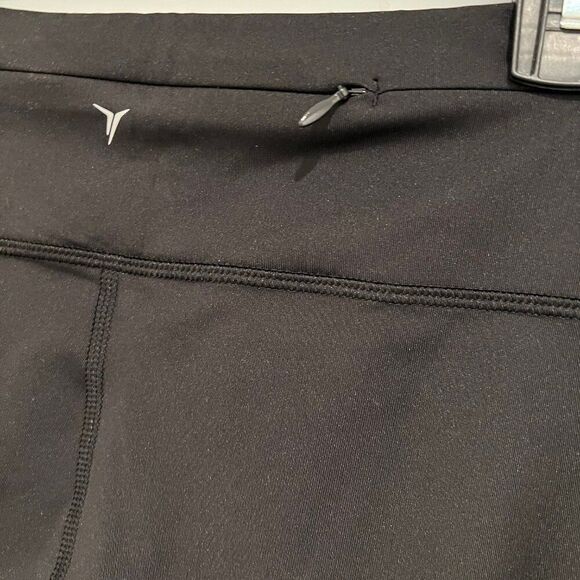 Old Navy Go Dry Women Black Medium Zip Pocket Pull-on Capri Leggings - Picture 6 of 9